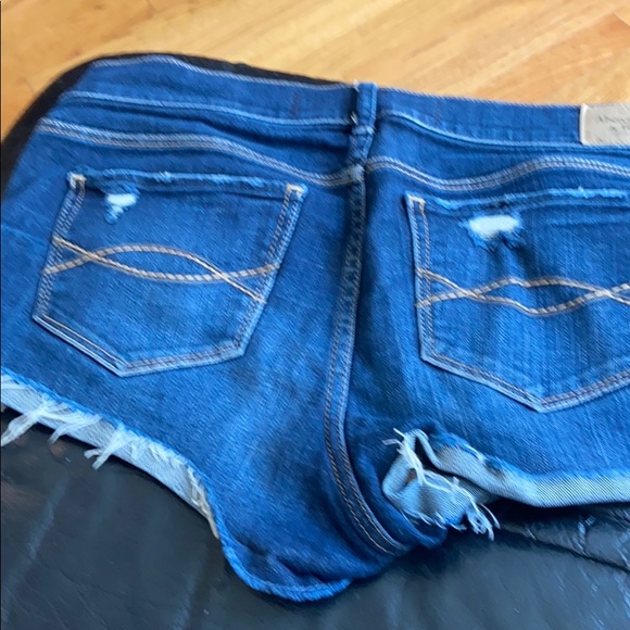 Short shorts - Picture 2 of 5